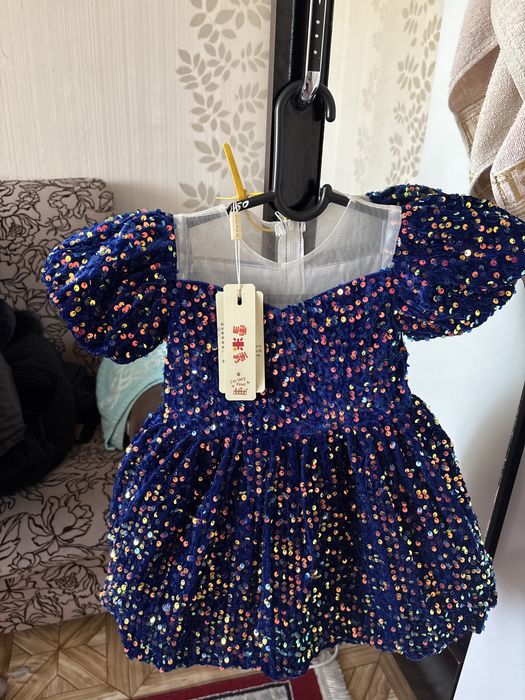 Продам красивое нарядное платье для девочки.