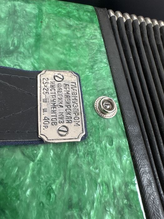 Продается ГАРМОНЬ Армавирская, с цельными планками