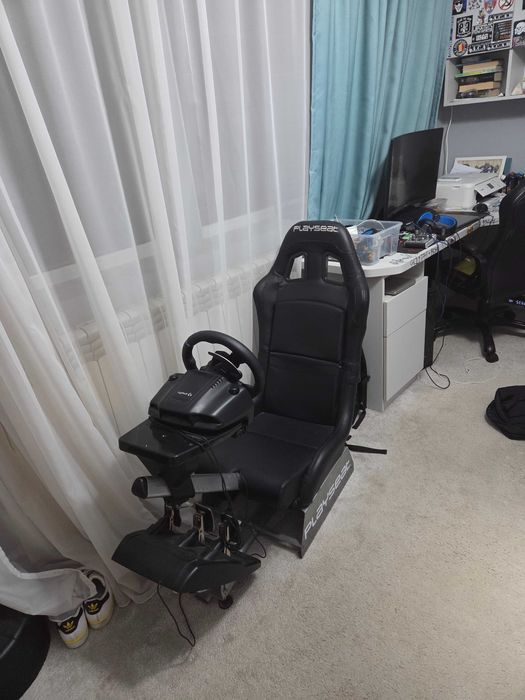 Scaun cu volan gaming