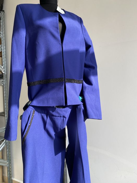 Дамски официален костюм