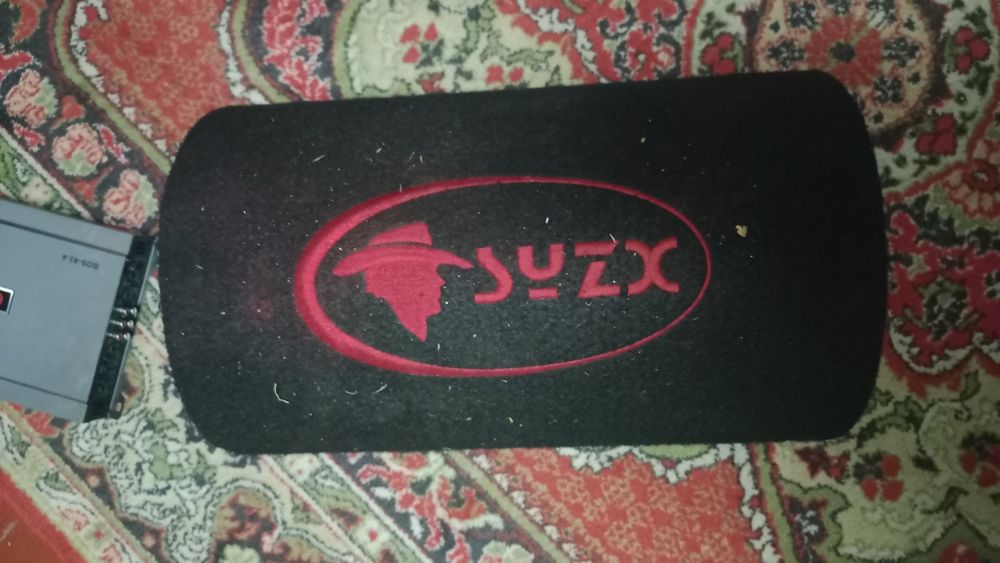 Сабвуфер, и усилитель на машину