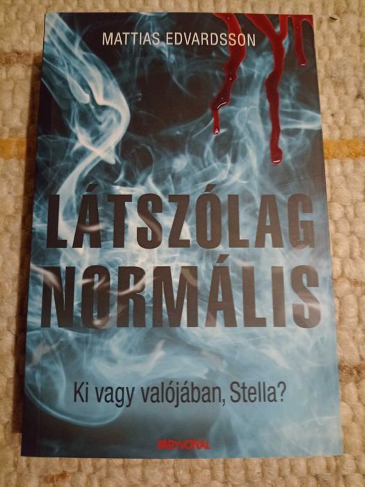 Mattias Edvardsson: Látszólag normális [carte in limba maghiara]