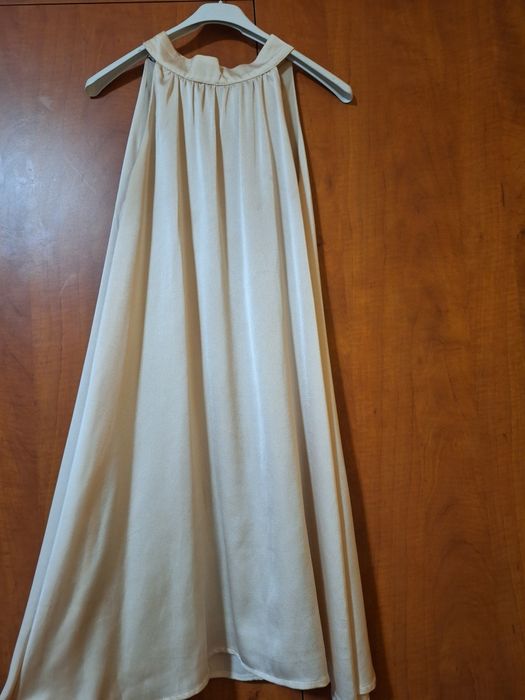 Бежава официална рокля