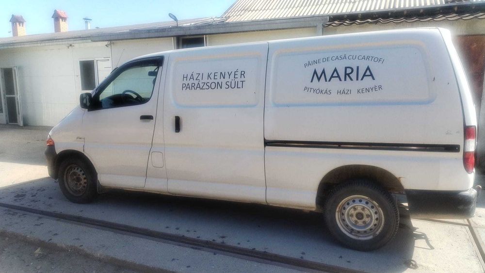 Vand masina Toyota in stare buna