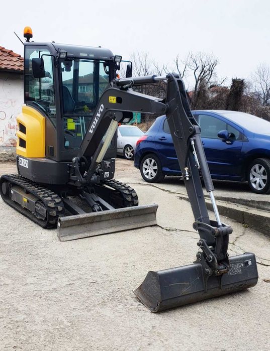 Услуги с мини багер и хидравличен чук