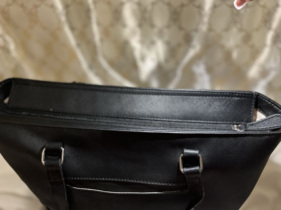 Geanta nouo de culuare neagra medie spatioasa ati ancap multe an ea