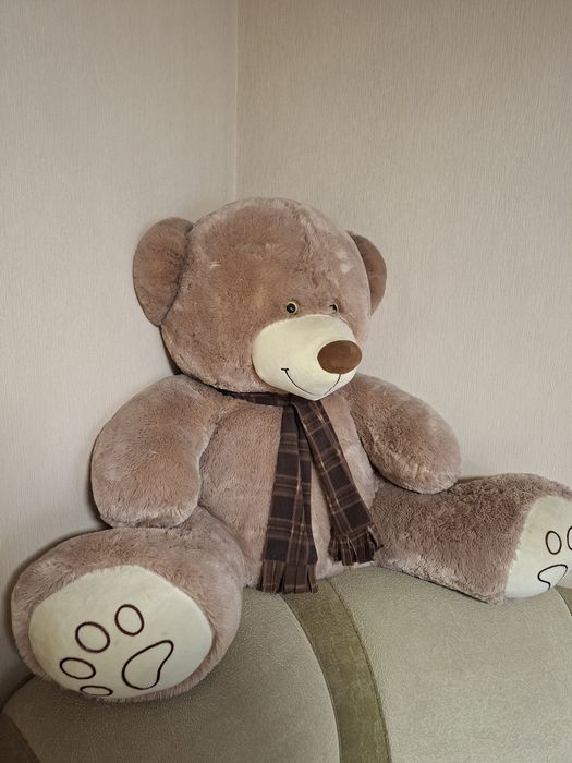 Большой плюшевый мишка