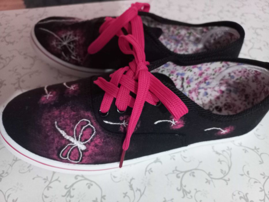 Кецове ръчна релефна бродерия