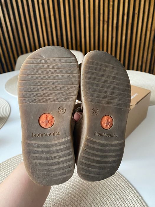 Sandale Biomecanics x Mango