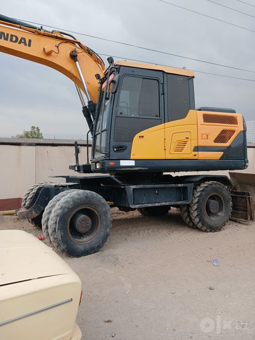 Ekskavator sotiladi 145 xunday