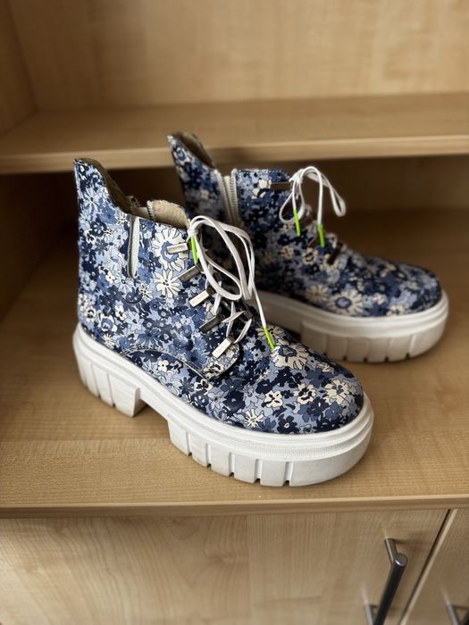 Дамски обувки.