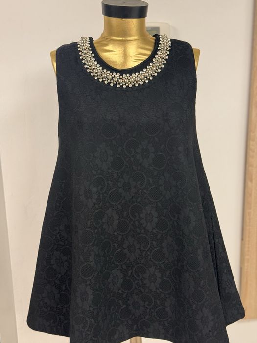 Rochie  neagra + pantofi rosii Answer