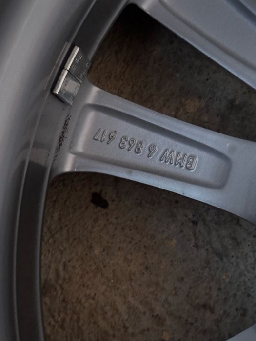Vând jante originale BMW R17 echipate cu anvelope de iarna dot 2022