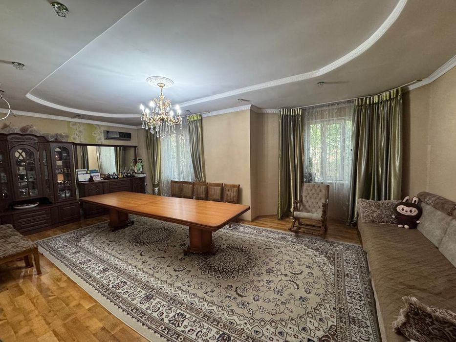 Стол для гостийной