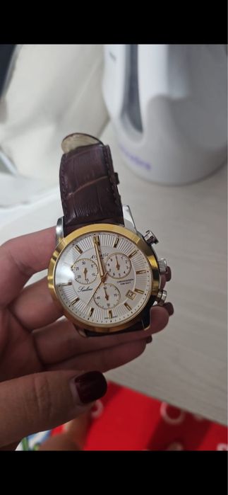 Часы наручные почти надевал только 2 раза чистый швецария пройзводство