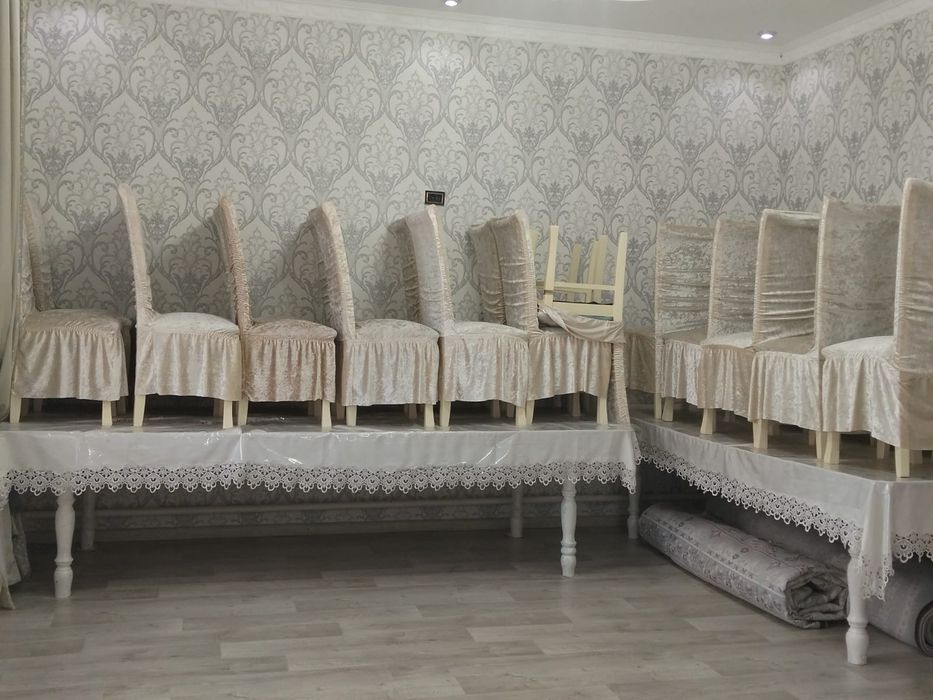 Продам 2 стола со скатертью