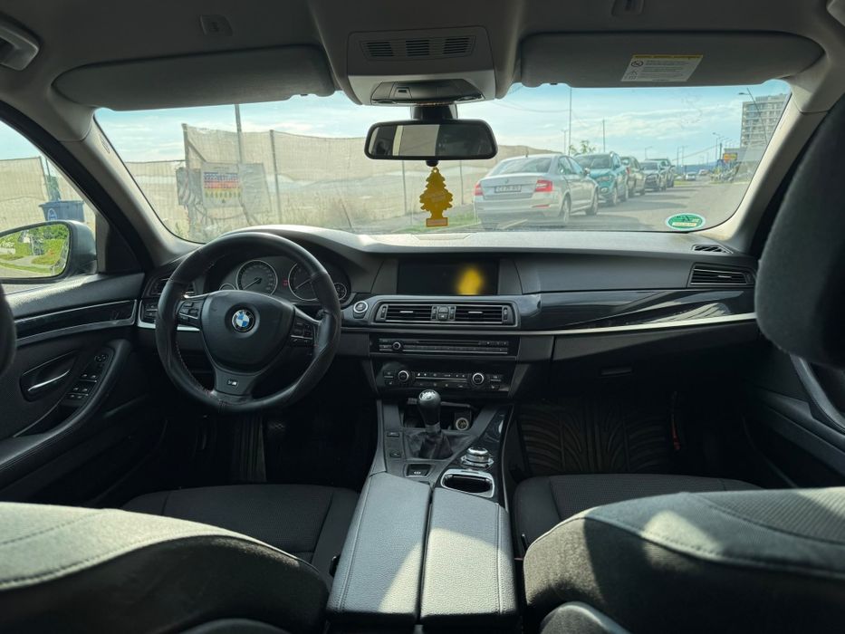 BMW 5 Series 2011 — imagine 4