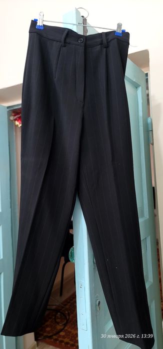 Пиджак женский, тройка (юбка , брюки, пиджак). Размер 46,