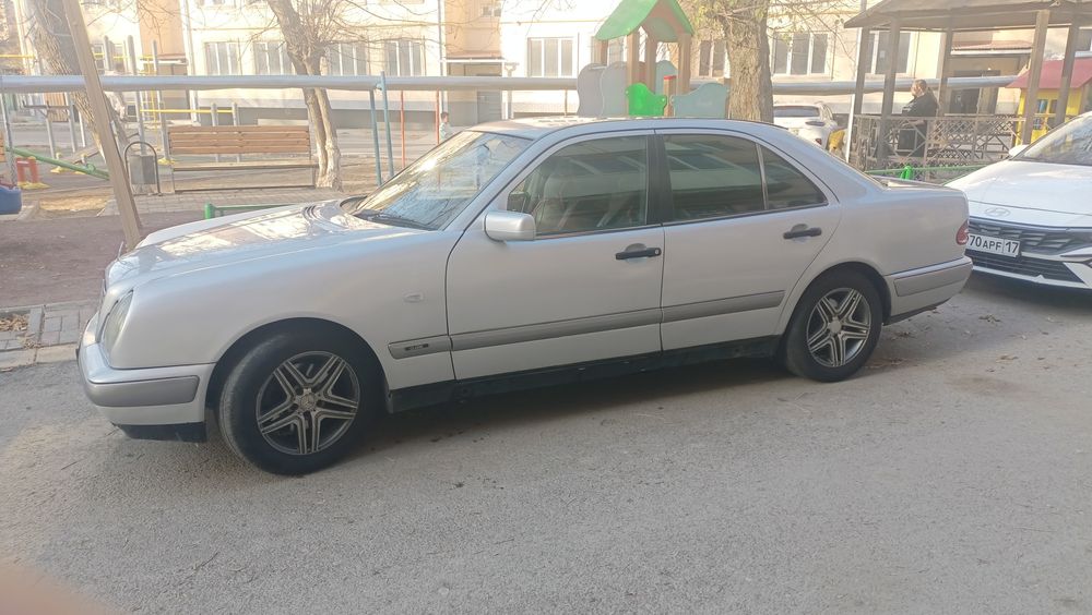 Мерседес 210 лупарик