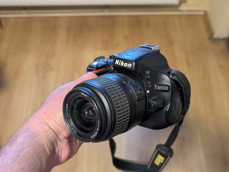 Nikon D5100 - cutie - accesorii