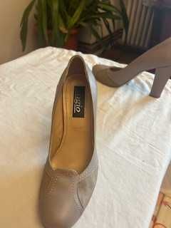Pantofi eleganti crem marimea 38