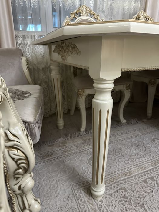 Стол и 6 стульев