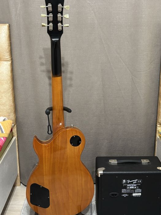 Электрогитара hb с комбиком торг есть