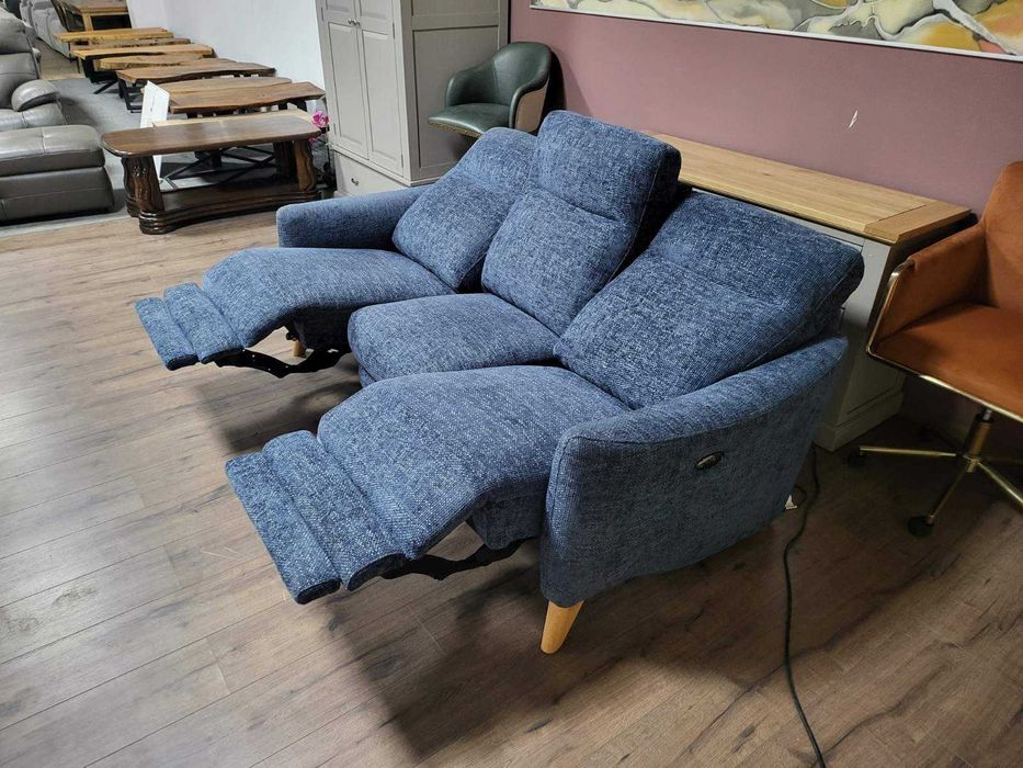 Сив диван от плат тройка с електрически релаксиращ механизъм