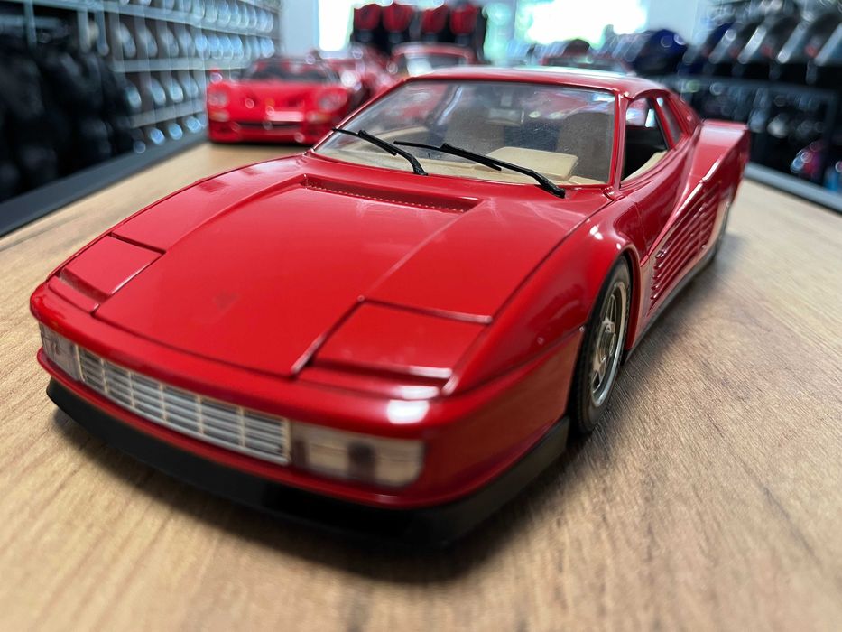 Метална колекционерска количка модел BURAGO FERRARI  1984г.1:18