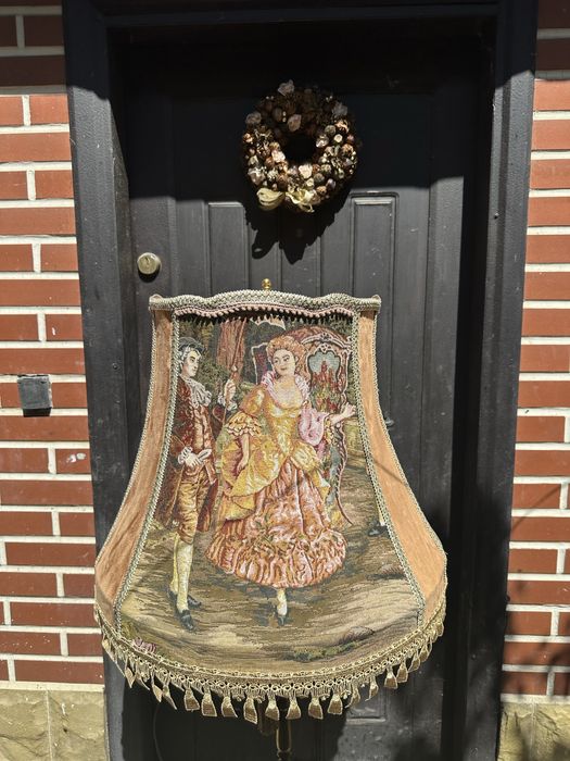 Lampadar din bronz si tapiserie