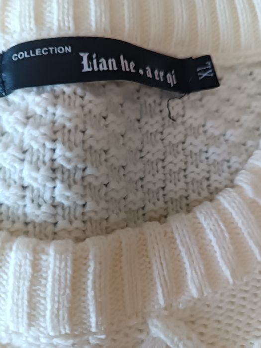 новый джемпер белого цвета