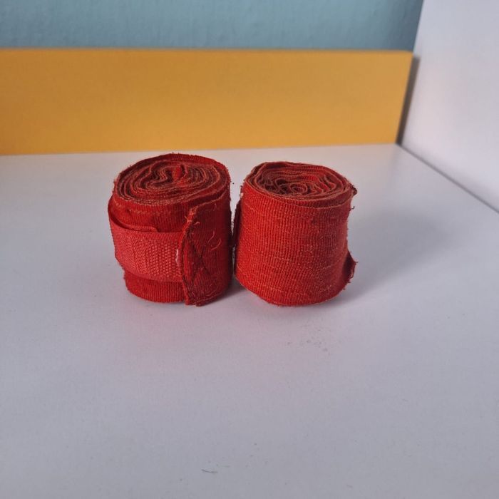 Бокс перчатки,шлем и бинты