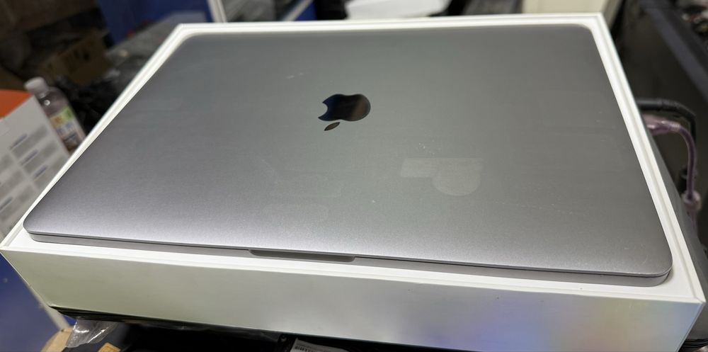 Macbook Pro 13-inch/ core i5!