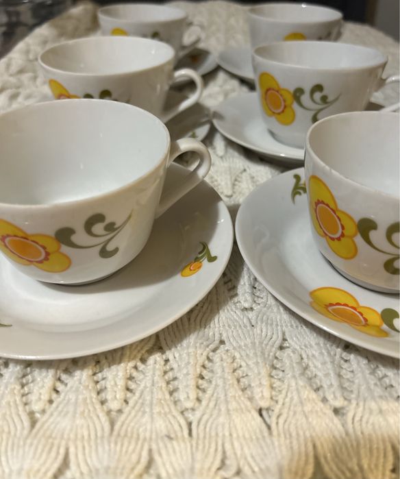 Красив комплект от 6 чаши с чинийки порцелан от ГДР