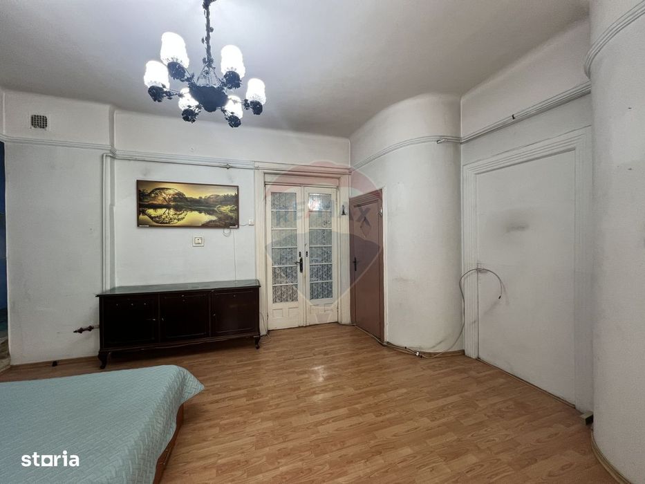 Apartament cu 3 camere de vânzare în zona Bucur Obor