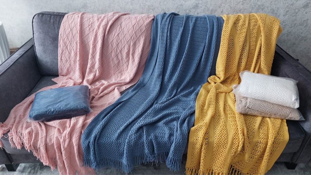 Шторы, тумбочки, покрывала, подушки