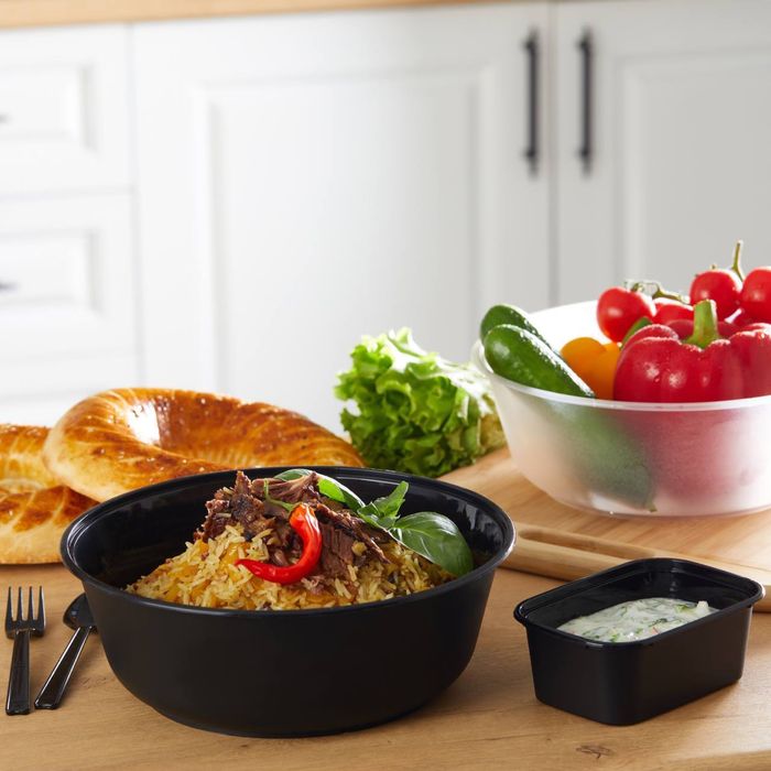 Одноразовая посуда в ассортименте от производителья.