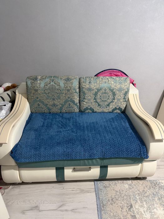 Диван двухместный