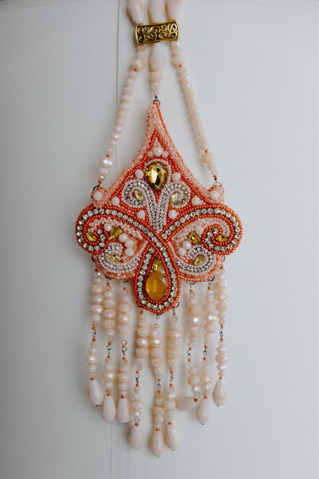 Саукеле, диадема, два браслета, пояс, ожерелье.