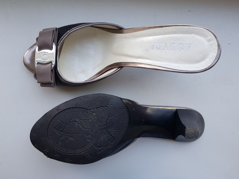 Новые кожаные босоножки