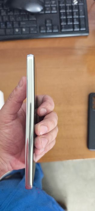 Продавам Samsung Galaxy A53 5G с 128 GB вградена памет.