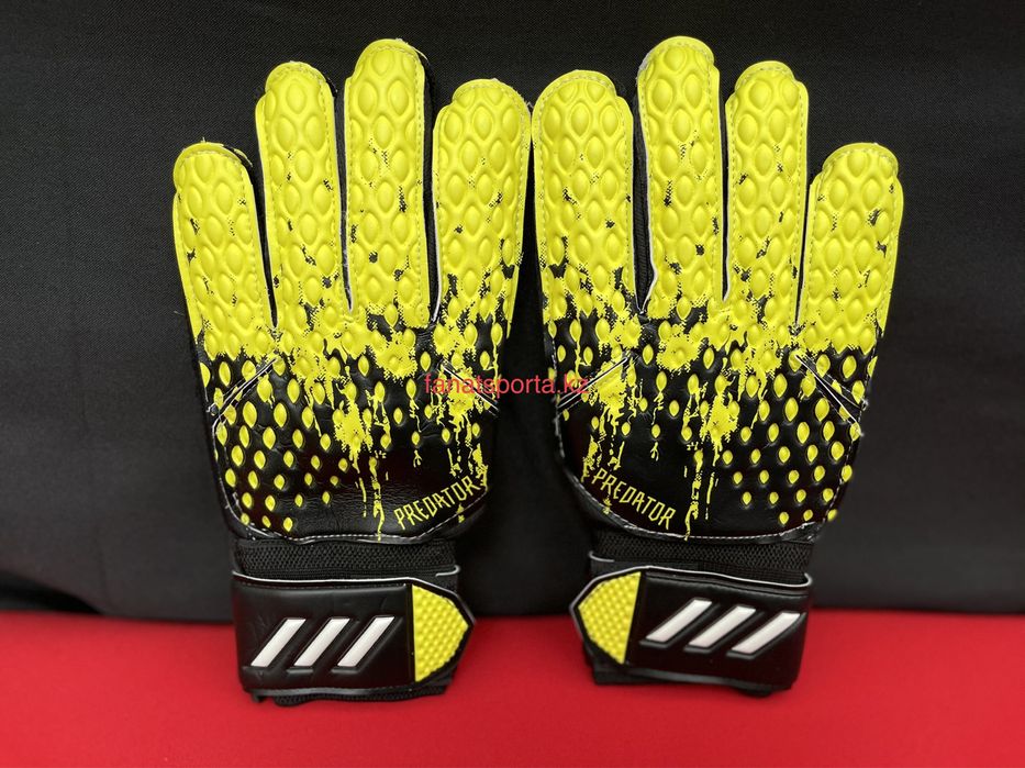 Вратарьские перчатки
