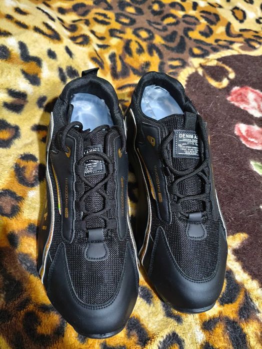 Продажа кроссовок