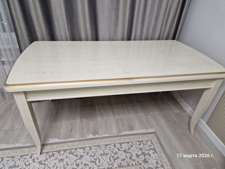 Стол для гостиной