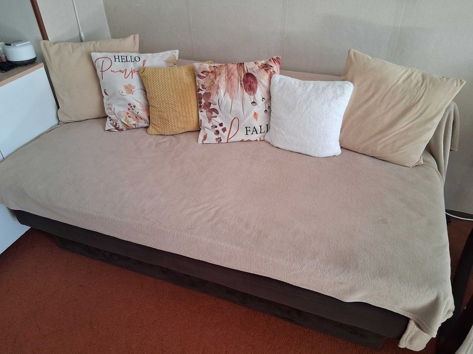 разтегателен диван - спалня