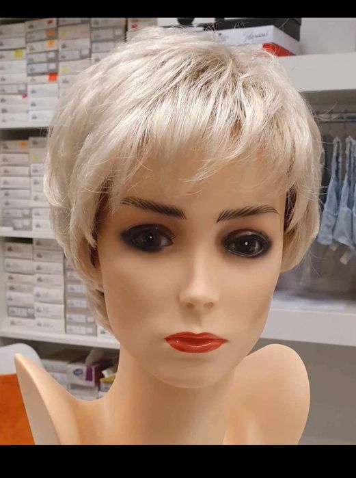 Peruca blonda par scurt