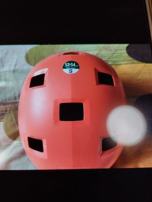 Каски за велосипед тротинетка и скейтборд.