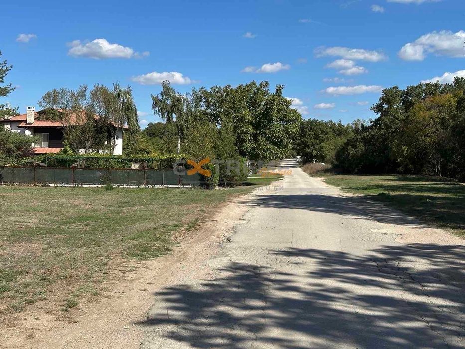 Къща на 20 мин. с авт. от центъра на гр. Варна и на 5 мин. от морето