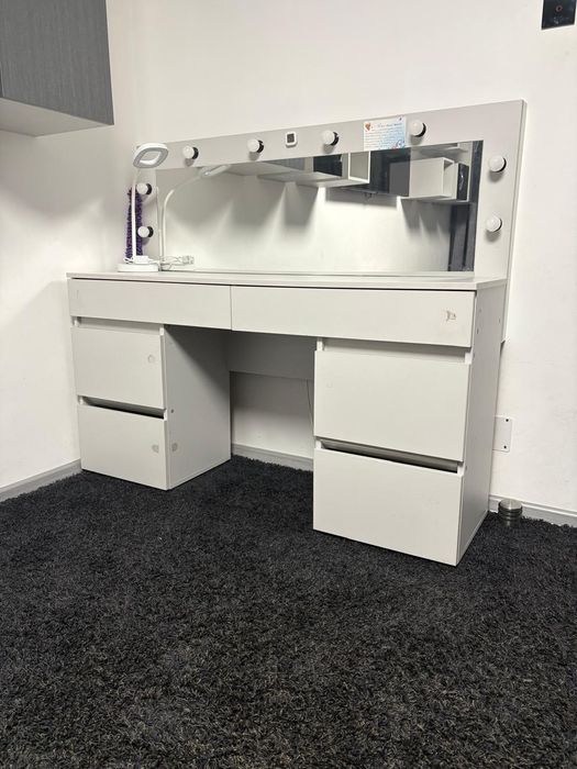 Masa de machiaj noua