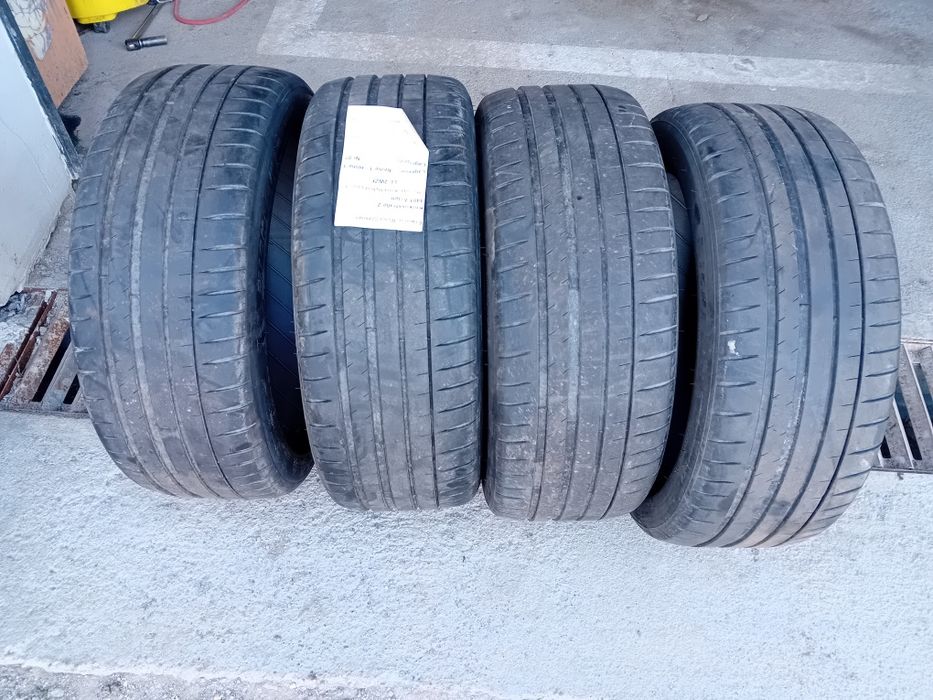225/45/18;225/40/18